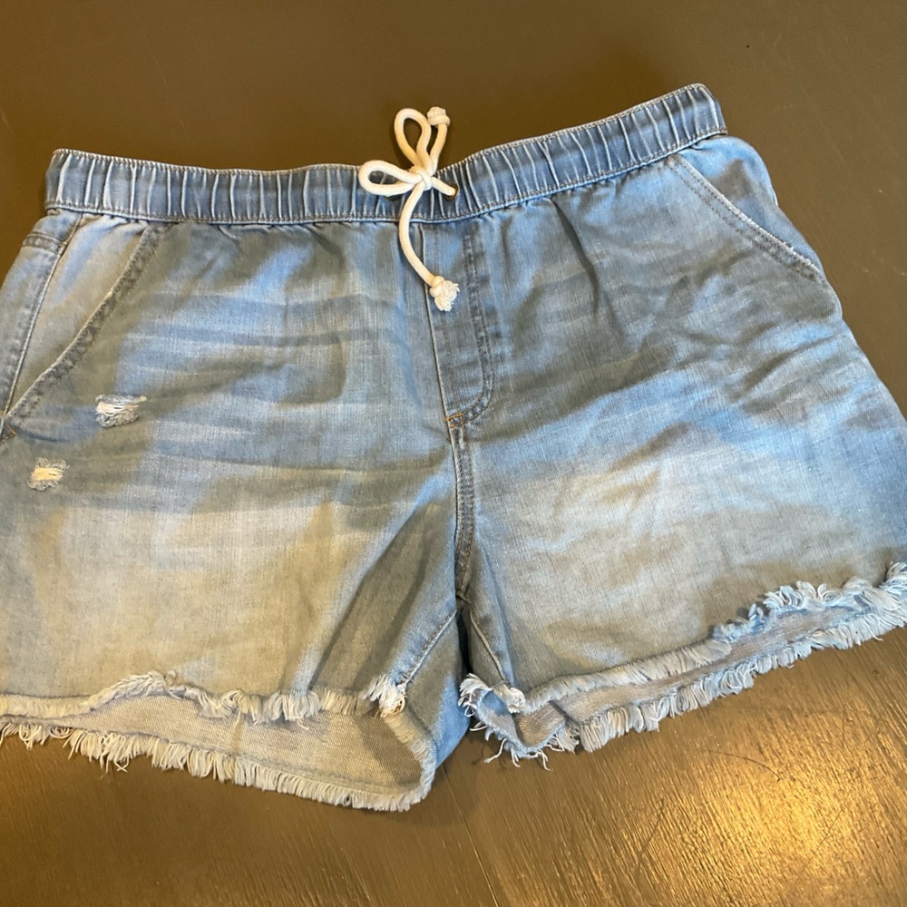 Elastic waist shorts